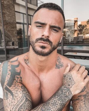 Benjamin Samat Instagram - Coupe de futur papa 👨🏻‍🦲 bien ou claqué ?