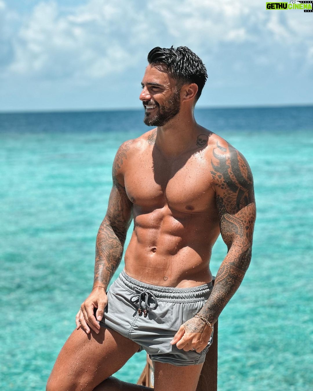 Benjamin Samat Instagram - 😎 La dernière photo … je ne fais pas ce que vous croyez 😅