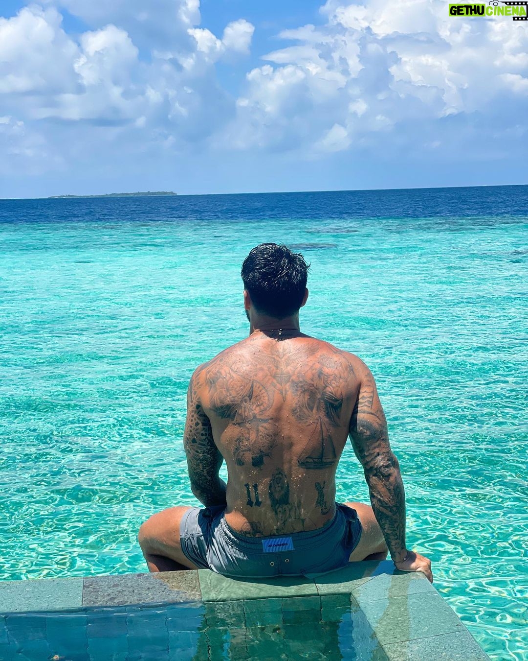 Benjamin Samat Instagram - 😎 La dernière photo … je ne fais pas ce que vous croyez 😅