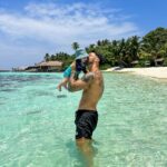 Benjamin Samat Instagram - Moment de pur bonheur aux Maldives ❤️🌴 Papa comblé 🥹 Ayada Maldives