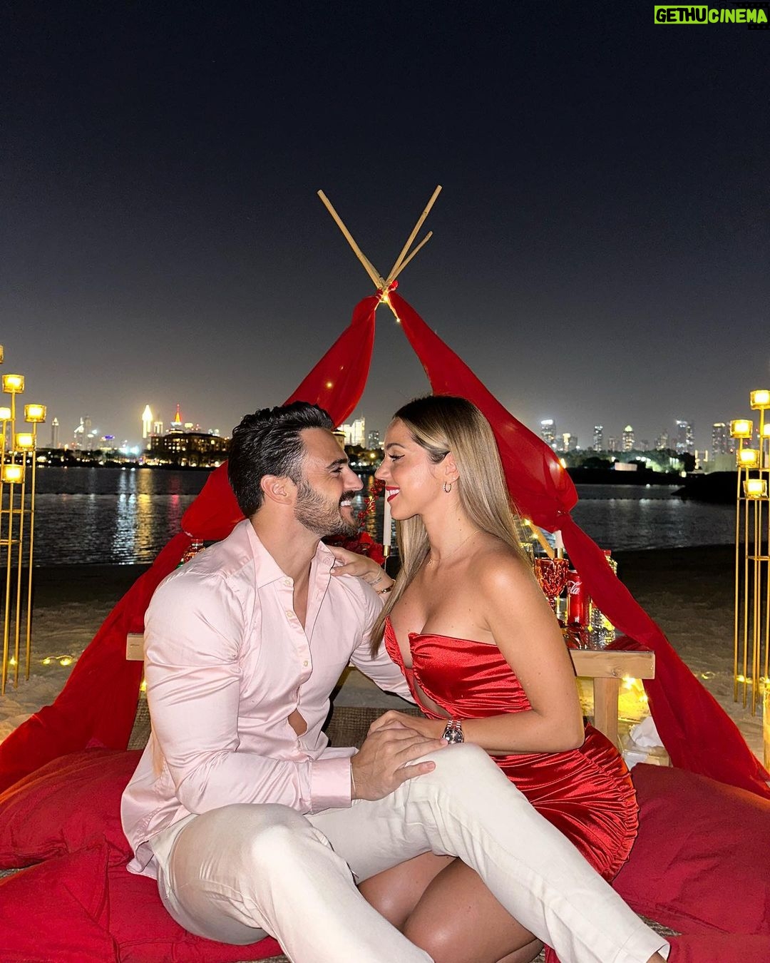 Benjamin Samat Instagram - Joyeuse St-Valentin mon amour ❤️ et une bonne Saint-Valentin à tous les amoureux du monde 😘 Dubai, United Arab Emirates