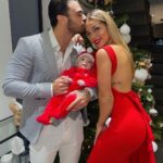 Benjamin Samat Instagram - Joyeux Noel a Tous ❤️🎅🏼 Notre plus beau cadeau c’est TOI…👶🏻 Trop d’amour pour ce petit Papa Noël 🥺 France