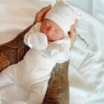 Benjamin Samat Instagram - 30.09.2022 👶🏻 Andrea Samat 👶🏻 Les Premières Minutes avec Notre Fils… Le plus beau jour de notre Vie ❤️🙏🏼 Emirate of Dubai