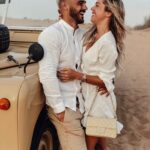 Benjamin Samat Instagram - Mon amour, pour ton anniversaire je t’écris ces quelques mots…. MERCI ! Merci d’être toi, de m’avoir fait découvrir la signification du mot « Fusionnel » car c’est ce que nous sommes. Tu mérites le bonheur éternel et je ferai tout pour te l’apporter. Aujourd’hui tu portes mon nom et notre enfant dans ton ventre et ça en moins de 2 ans, 2 ans seulement et pourtant j’ai l’impression de te connaître depuis toujours, comme si nous avions déjà vécu cet amour dans d’autres vies, comme si nous étions destinés l’un à l’autre jusqu’à l’infini, comme si nous nous retrouvions à chaque fois qu’importe l’époque, le lieu, les circonstances nous sommes destinés. Il n’y a qu’à voir notre rencontre … je ne crois pas au hasard ! Alors voilà ma destinée je te souhaite un Joyeux anniversaire, continue d’être la femme exceptionnelle que je connais, continue d’être aussi joyeuse, souriante, rigolote, aimante, ambitieuse, loyale, intelligente et j’en passe !!! Continue d’être toi tout simplement ! JE T’AIME MADDY SAMAT ❤️