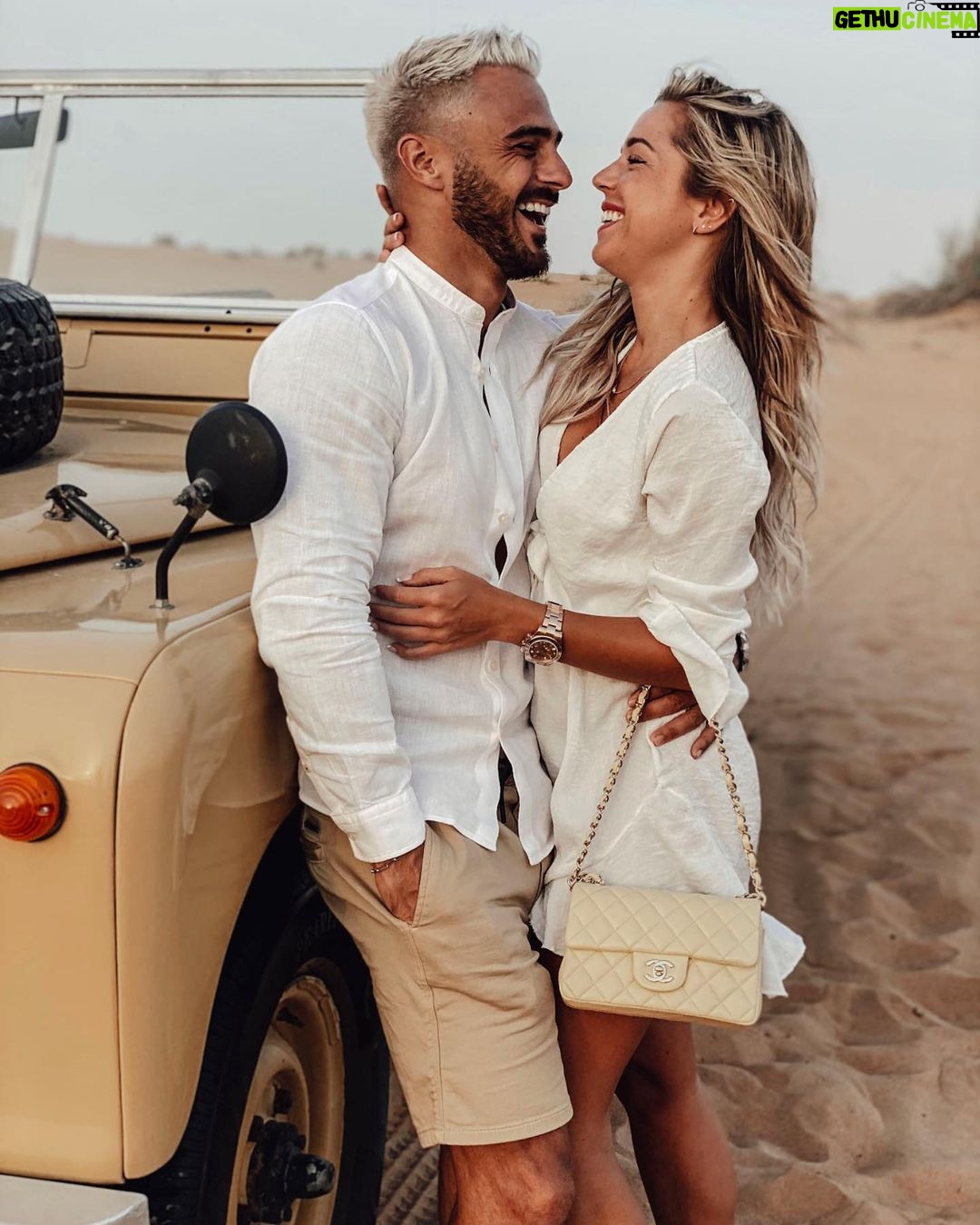 Benjamin Samat - 283.3K Likes - Mon amour, pour ton anniversaire je t’écris ces quelques mots…. MERCI ! Merci d’être toi, de m’avoir fait découvrir la signification du mot « Fusionnel » car c’est ce que nous sommes. Tu mérites le bonheur éternel et je ferai tout pour te l’apporter.
Aujourd’hui tu portes mon nom et notre enfant dans ton ventre et ça en moins de 2 ans, 2 ans seulement et pourtant j’ai l’impression de te connaître depuis toujours, comme si nous avions déjà vécu cet amour dans d’autres vies, comme si nous étions destinés l’un à l’autre jusqu’à l’infini, comme si nous nous retrouvions à chaque fois qu’importe l’époque, le lieu, les circonstances nous sommes destinés. Il n’y a qu’à voir notre rencontre … je ne crois pas au hasard !
Alors voilà ma destinée je te souhaite un Joyeux anniversaire, continue d’être la femme exceptionnelle que je connais, continue d’être aussi joyeuse, souriante, rigolote, aimante, ambitieuse, loyale, intelligente et j’en passe !!!
Continue d’être toi tout simplement !
JE T’AIME MADDY SAMAT ❤️