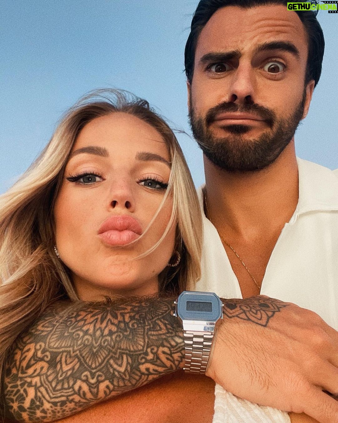 Benjamin Samat Instagram - 🤍 Selfie en Amoureux pour nos derniers moments dans le Sud 🤍 On rentre a la Maison 🇦🇪✈️ France