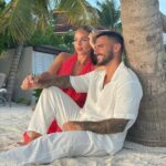 Benjamin Samat Instagram - Sunset with Love 🌹🌴 Seychelles