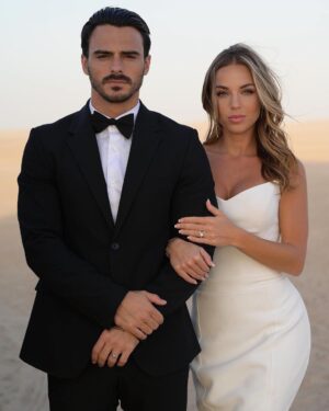 Benjamin Samat Instagram - Officiellement Mr & Mrs SAMAT 👰🏼🤵🏻‍♂️💍❤️

3 fevrier 2022 : Aujourd’hui a eu lieu notre Mariage Civil a l’ambassade 🇫🇷 de Dubai 🇦🇪Accompagnés de nos temoins, nous nous sommes dis : OUI je le veux !! 😍💍

Bien entendu… on compte Preparer, Organiser et Celebrer notre Mariage en France avec nos familles et nos amis !! 👰🏼🤵🏻‍♂️🥂💒