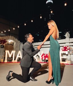 Benjamin Samat Instagram - YES 💍❤️ Future Madame SAMAT 🥺 29/11/2021 ✨