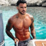 Benjamin Samat Instagram - Calanques de Marseille ❤️ Eau à 18•c 😅 Marseille, France