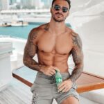 Benjamin Samat Instagram - Journée bateau 🛥 Photo 1 = un homme heureux 🙂 Photo 2 = un homme super heureux 😁 Dubai, United Arab Emirates