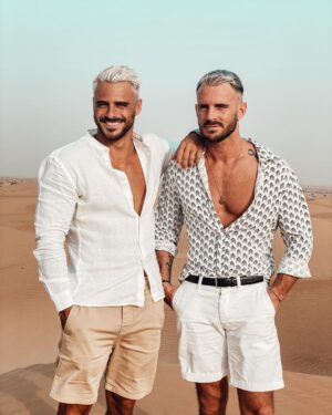 Benjamin Samat Instagram - Trop content d’avoir mon frère avec moi à Dubaï ❤️ D’après vous, qui le plus jeune des deux ? ☺️ - - - - - - - - @jeremysamat