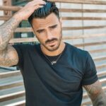 Benjamin Samat Instagram - Aimez-vous les bijoux ? 😊 Quels sont les bijoux que vous portez le plus souvent ??? 💍💎 I Me concernant vous savez que j’en porte souvent... Je trouve que ce sont de très belles petites choses qui viennent peaufiner votre style 👌🏼 Merci à @​secret_orient​ de m’avoir offert ce magnifique collier oriental qui veut dire « Benji » ☺️ J’adore la qualité, et le fait de pouvoir personnaliser le texte. Du coup pour soi, ou pour offrir ✔️😉 I I Profitez de mon code promo BENJI20, et bénéficiez de -20% de réduction sur tout le site : https://secret-orient.com ❤️😘 I I #SebJaillard #secretorient #personnalisation #jewelry #oriental #jewels #beauty #bijoux Dubai, United Arab Emirates