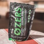 Benjamin Samat Instagram - Qui parmi vous à parfois des problèmes de sommeil ? 😐 Plutôt du mal à vous endormir ou des réveils dans la nuit ??? 🙄 I Moi j’ai découvert @ozersnutrition et c'est un délire comme c'est efficace ! Leur tout-en-un à base de protéines végétales et de micro-algues (Spiruline) 100% vegan et made in France, je valide fort ✔️😊 I C’est la marque de mon pote @maxdamarey boxeur pro et ingénieur 😉💪🏼 Avant de dormir, ça m'aide à me relaxer, mieux dormir, régénérer mes os et mes articulations 👌🏼 I En même pas 3 mois d'existence, le produit est déjà consommé par des tops mondiaux dans le sport ! I Rendez-vous sur le site internet de @ozersnutrition pour profiter des -20% de remise sur le shop et ainsi rejoindre le ØZERSQUAD grâce à mon code BENJI20 !  I #SebJaillard #weareozers #ozersquad #nutrition #healthy #allgreen #sport #fitness #nutritionsportive #shape #mma #santé #performance #healthyfood #vegan #madeinfrance #vegetal #recuperation #proteinesvegetales #bienetre #inshape