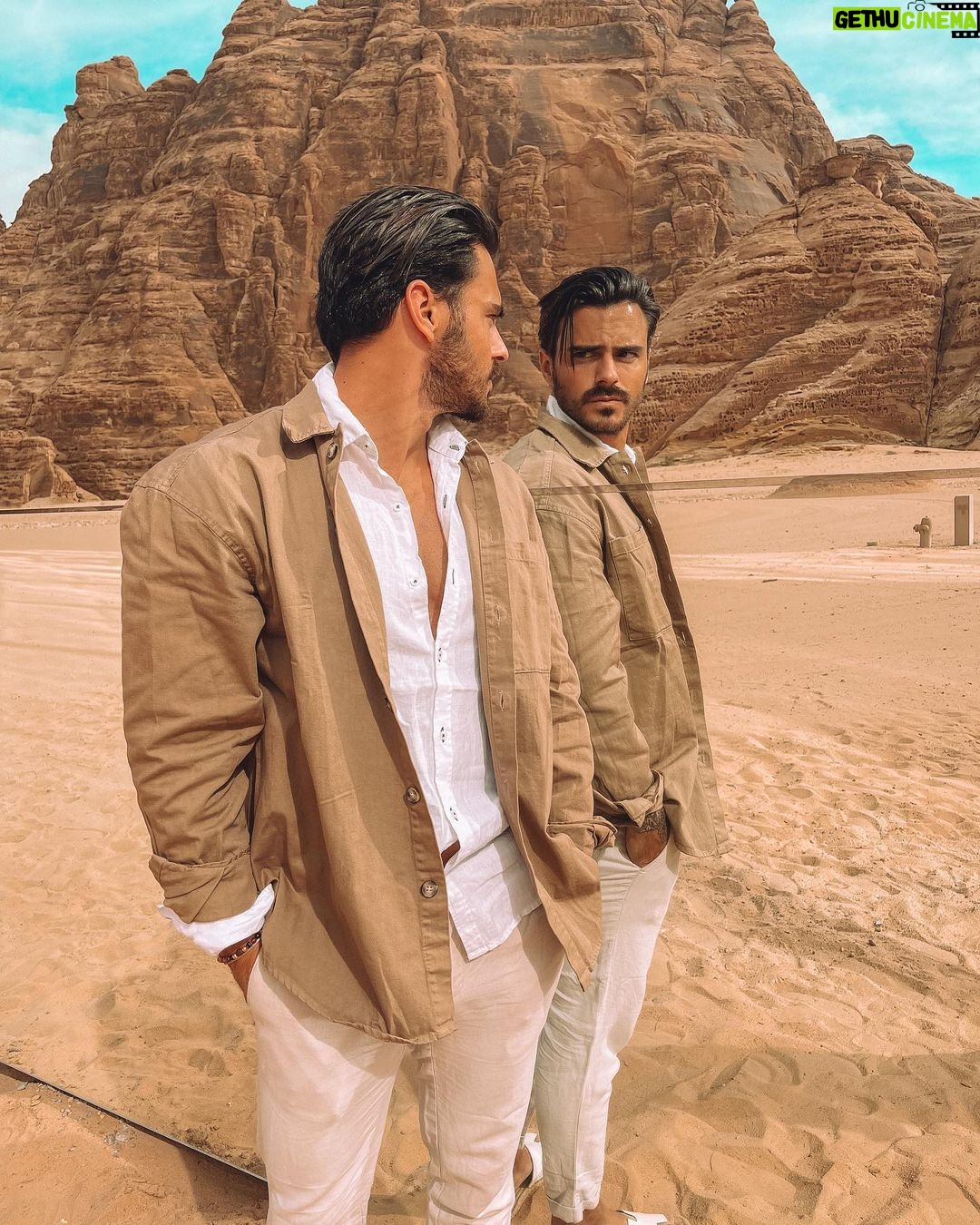 Benjamin Samat Instagram - Voyage inoubliable en Saudi ! - On repartira de ce pays avec de sublimes souvenirs, Saudi… nous reviendrons ❤️🇸🇦 @visitsaudi @experiencealula #visitsaudi #experiencealula AlUla, Saudi Arabia