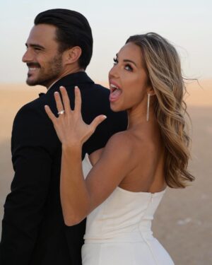 Benjamin Samat Instagram - Officiellement Mr & Mrs SAMAT 👰🏼🤵🏻‍♂️💍❤️

3 fevrier 2022 : Aujourd’hui a eu lieu notre Mariage Civil a l’ambassade 🇫🇷 de Dubai 🇦🇪Accompagnés de nos temoins, nous nous sommes dis : OUI je le veux !! 😍💍

Bien entendu… on compte Preparer, Organiser et Celebrer notre Mariage en France avec nos familles et nos amis !! 👰🏼🤵🏻‍♂️🥂💒
