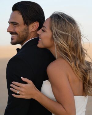 Benjamin Samat Instagram - Officiellement Mr & Mrs SAMAT 👰🏼🤵🏻‍♂️💍❤️

3 fevrier 2022 : Aujourd’hui a eu lieu notre Mariage Civil a l’ambassade 🇫🇷 de Dubai 🇦🇪Accompagnés de nos temoins, nous nous sommes dis : OUI je le veux !! 😍💍

Bien entendu… on compte Preparer, Organiser et Celebrer notre Mariage en France avec nos familles et nos amis !! 👰🏼🤵🏻‍♂️🥂💒