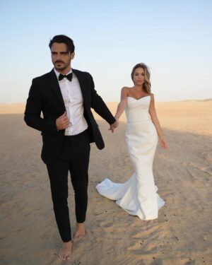 Benjamin Samat Instagram - Officiellement Mr & Mrs SAMAT 👰🏼🤵🏻‍♂️💍❤️

3 fevrier 2022 : Aujourd’hui a eu lieu notre Mariage Civil a l’ambassade 🇫🇷 de Dubai 🇦🇪Accompagnés de nos temoins, nous nous sommes dis : OUI je le veux !! 😍💍

Bien entendu… on compte Preparer, Organiser et Celebrer notre Mariage en France avec nos familles et nos amis !! 👰🏼🤵🏻‍♂️🥂💒