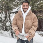 Benjamin Samat Instagram - Petit Week-end à la montagne 😁❄️ Ça fait vraiment du bien ! Du désert de Dubaï à la neige de Serre-Chevalier Maya se régale en tout cas 🥰 Le Monêtier-les-Bains