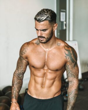 Benjamin Samat Instagram - 2021 Ma plus belle année, je suis l’homme le plus heureux du monde ❤️ Vivement 2022 … 🥰🥰