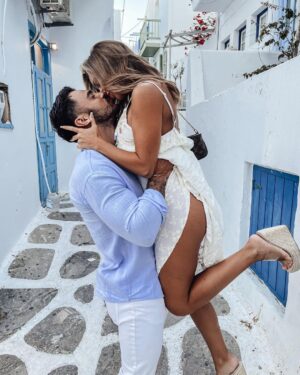 Benjamin Samat Instagram - 2021 Ma plus belle année, je suis l’homme le plus heureux du monde ❤️ Vivement 2022 … 🥰🥰