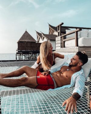 Benjamin Samat Instagram - 2021 Ma plus belle année, je suis l’homme le plus heureux du monde ❤️ Vivement 2022 … 🥰🥰