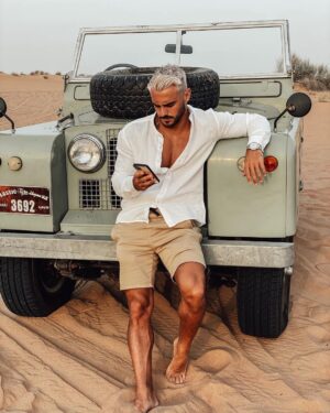 Benjamin Samat Instagram - Mes cheveux noirs commencent à me manquer 😌 Vous préférez Brun ou Blond ?