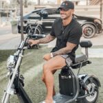 Benjamin Samat Instagram - Vous êtes plutôt casquettes, ou sans-casquette ??? 😎😊 Identifie tes amis qui aiment trop porter des casquettes 😁 I I Tout ceux qui m’envoient des mp depuis des mois pour savoir quelle est la marque des casquettes que je porte tout le temps dans mes stories, il s’agit des casquettes de la marque ETC 🔥 N’hésitez pas à jeter un coup d’oeil à leur insta @casquettesetc 😉 I I Ce sont des casquettes en tissus denim, gabardine, velours, natté de très bonnes qualités ! 👍🏼 Que vous recevez dans un packaging original et réutilisable : panier en bambou 🌸 I I Bénéficiez pendant 48h de -15% avec le code promo : BENJIETC sur le site www.casquettesetc.fr ❤️ #SebJaillard #environnement #casquettes #tissusbio #gots #etc Dubai, United Arab Emirates