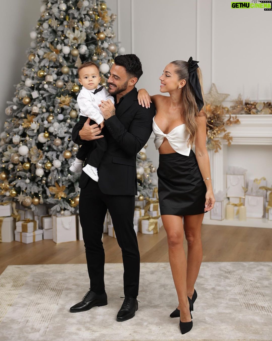 Benjamin Samat Instagram - Joyeux Noël à Tous ♥️🎅🏼✨