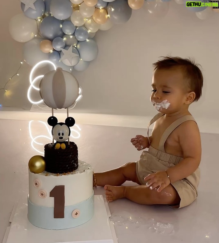 Benjamin Samat Instagram - 30/09/2022 🥹🎂 1 an que ce petit être à chamboulé notre vie, cet amour indescriptible qu’on ressent chaque jours, notre petit bonheur, ce petit coquin qui a soufflé sa première bougie 🥹🫶🏼 Papa & Maman t’aime très fort ❤️ Joyeux anniversaire Andrea 🎂 Dubai, United Arab Emirates