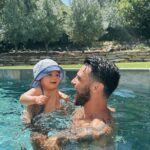 Benjamin Samat Instagram – L’amour inconditionnel ❤️ petit moment dans la piscine avec mon mini-moi ☺️ Marseille, France