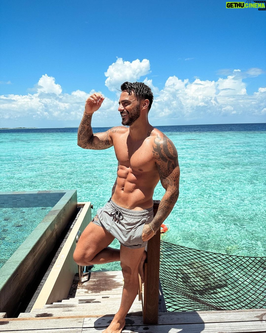 Benjamin Samat Instagram - 😎 La dernière photo … je ne fais pas ce que vous croyez 😅