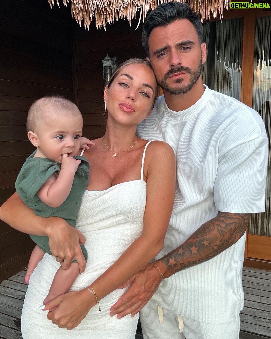 Benjamin Samat Instagram - Samat Family 🤍🫶 Maldives