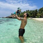 Benjamin Samat Instagram - Moment de pur bonheur aux Maldives ❤️🌴 Papa comblé 🥹 Ayada Maldives