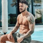 Benjamin Samat Instagram - 31 ans ! Comme quoi ça n’arrive pas qu’aux autres de vieillir 😂 le temps passe trop vite ! Vous avez quel âge les amis ? que je me fasse une idée si je suis vieux ou jeune par rapport aux personnes qui me suivent ☺️ Zaya Nurai Island, Abudhabi
