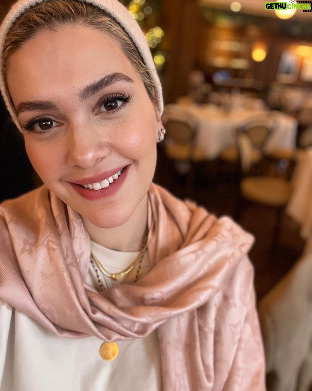 Bergüzar Korel Instagram - Sunday dump🧩
