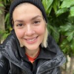 Bergüzar Korel Instagram - SuNNday☀️ Notting Hill, London