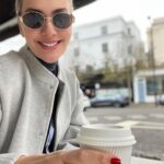 Bergüzar Korel Instagram - Sen bugün iki yaşında oldun güzel kızım ve biz seninle karşılıklı oturup konuşuyoruz,gülüyoruz,BERGUZ diye bağırıp kahkahalar attığında içimdeki mutluluğu tarif edemiyorum ve geçireceğimiz sağlıklı,mutlu,huzurlu yılların umudu ve hayaliyle sana her an daha da hayran kalıyorum. İyi ki doğdun çiçeğim. Seni çok seviyoruz.
