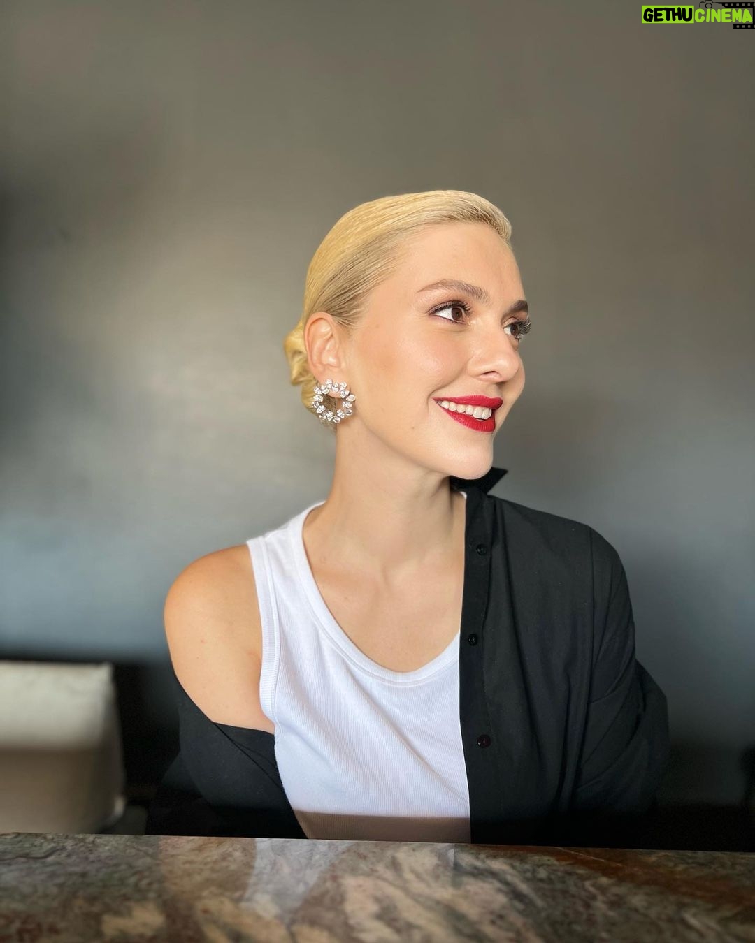 Bergüzar Korel Instagram - Yemek arası🍱