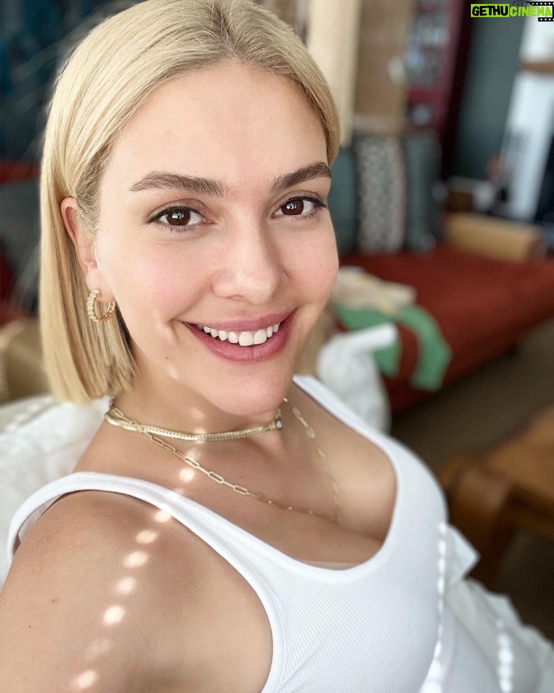 Bergüzar Korel - 260.6K Likes - Storyde kalmasın dediniz👱♀️🤪