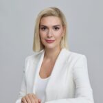 Bergüzar Korel Instagram - Sevgili Neslihan bi süre beraberiz,hoşgeldin🤍
