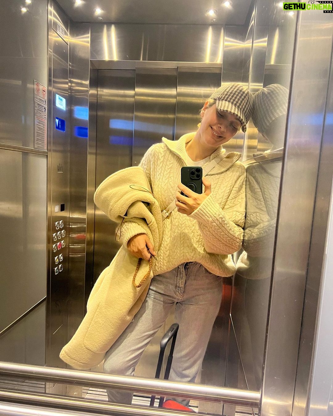 Bergüzar Korel Instagram - 48 hours,beloved friends 🥹🤗🫂