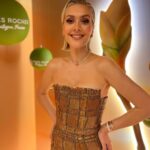 Bergüzar Korel Instagram - Marie Claire’in 35. Yıl özel kapağında yer almak ve canım markam @yvesrocherturkiye ile dün geceye ev sahipliği yapmak çok güzeldi. Rüya gibi bir gece yaşadık hep birlikte✨ Emeği geçen herkese çok teşekkürler.. @marieclairetr En büyük teşekkür güzel ekibime,yol arkadaşlarıma. @cigdemyartasi @nurisekerci @rutkayozis @pinarcura sizinle her şey harika,her şey hep çok eğlenceli✨ #reklam