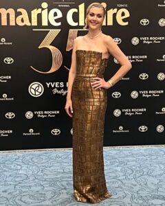 Bergüzar Korel Instagram - Marie Claire’in 35. Yıl özel kapağında yer almak ve canım markam @yvesrocherturkiye ile dün geceye ev sahipliği yapmak çok güzeldi. Rüya gibi bir gece yaşadık hep birlikte✨ Emeği geçen herkese çok teşekkürler.. @marieclairetr En büyük teşekkür güzel ekibime,yol arkadaşlarıma. @cigdemyartasi @nurisekerci @rutkayozis @pinarcura sizinle her şey harika,her şey hep çok eğlenceli✨ #reklam