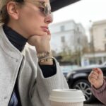 Bergüzar Korel Instagram - Sen bugün iki yaşında oldun güzel kızım ve biz seninle karşılıklı oturup konuşuyoruz,gülüyoruz,BERGUZ diye bağırıp kahkahalar attığında içimdeki mutluluğu tarif edemiyorum ve geçireceğimiz sağlıklı,mutlu,huzurlu yılların umudu ve hayaliyle sana her an daha da hayran kalıyorum. İyi ki doğdun çiçeğim. Seni çok seviyoruz.