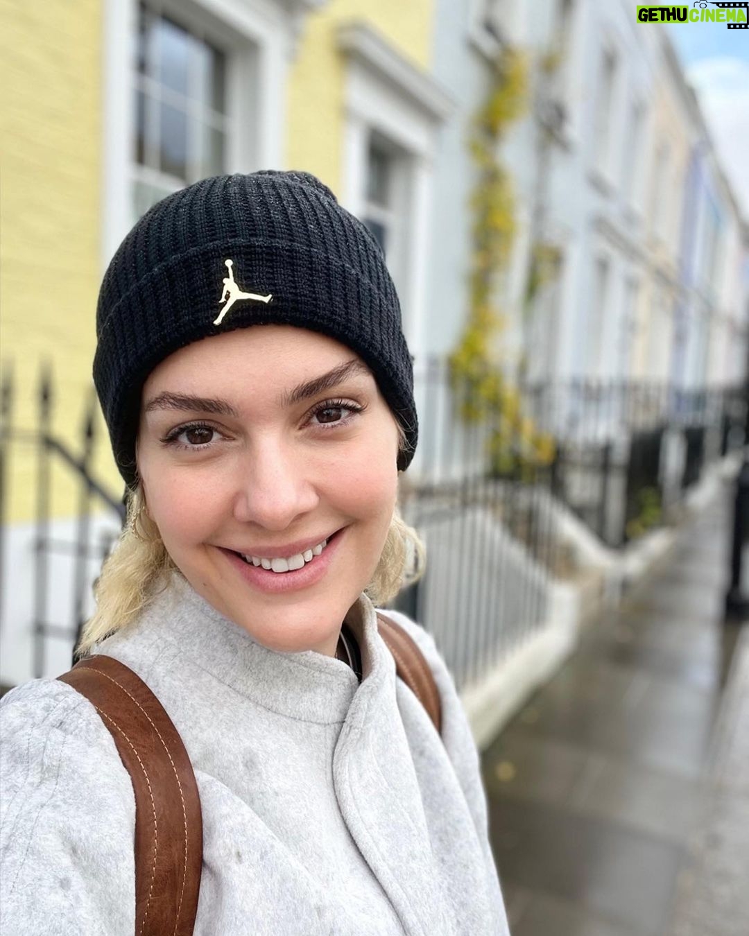 Bergüzar Korel - 90.9K Likes - Yeni mahalle,yeni hayat✨
#hayatsanateşekkürederim