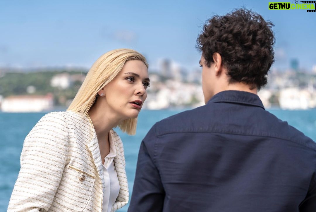 Bergüzar Korel Instagram - Ne demiş Neslihan Turhan “Unutmayın hiçbir suçlu milyonlardan kaçamaz” @primevideotr’nin ilk yerli Amazon Original polisiye gerilim dizisi “Düğüm” için çok heyecanlıyım! 2024'te sadece Prime Video'da. #Düğüm 💙 @ogm.pictures