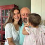 Bergüzar Korel Instagram - Sen hep evlatlarımızı omzunda taşıdın. Hepsini baş tacı yaptın. Her biri o kadar şanslı ki. Çok şanslıyım,çok şanslıyız🧿 İyi ki varsın babamız.
