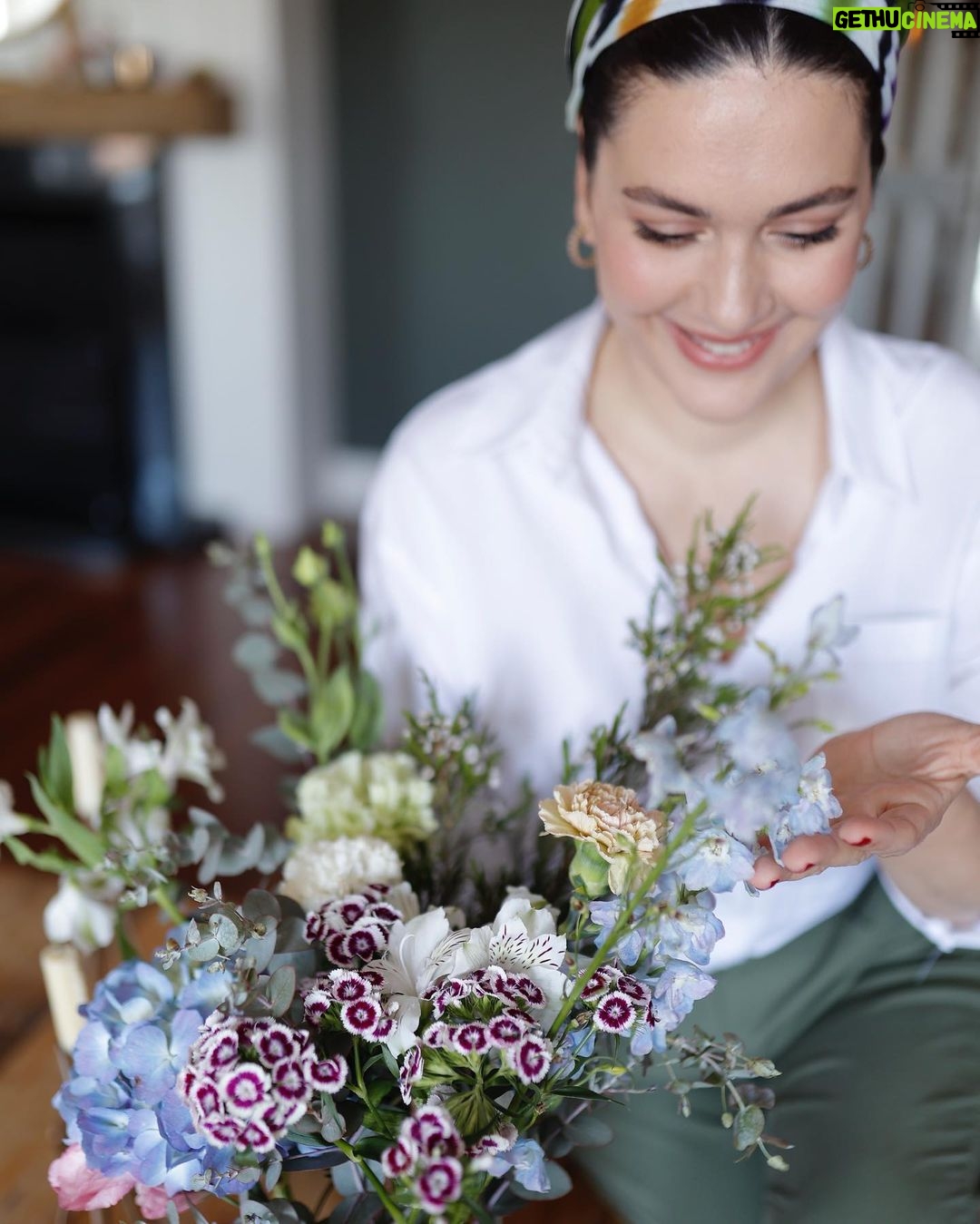 Bergüzar Korel - 86.6K Likes - Havaların ısınmasına karşı yine ve yeniden;
Baharcılık kazanacak!!
İyi pazarlar🌸