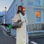 Bergüzar Korel Instagram - Notting Hill 🤍 Me 📸 @iremberberoglu